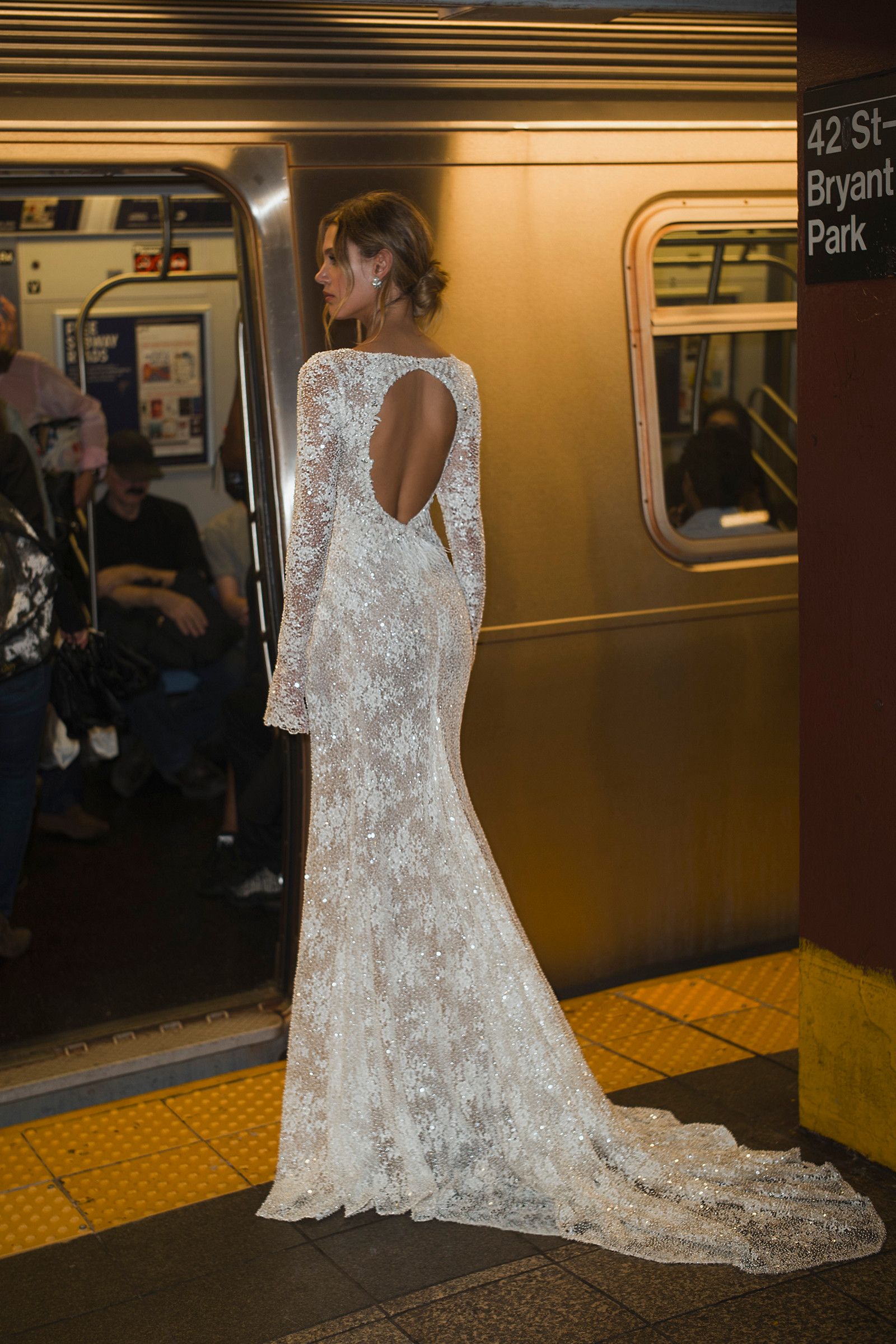 Netta BenShabu Lace Mermaid Dresses Long Sleeves V Neck Thigh High Slit Feather Sash Wedding Gowns Illusion Sexy Bridal Dress