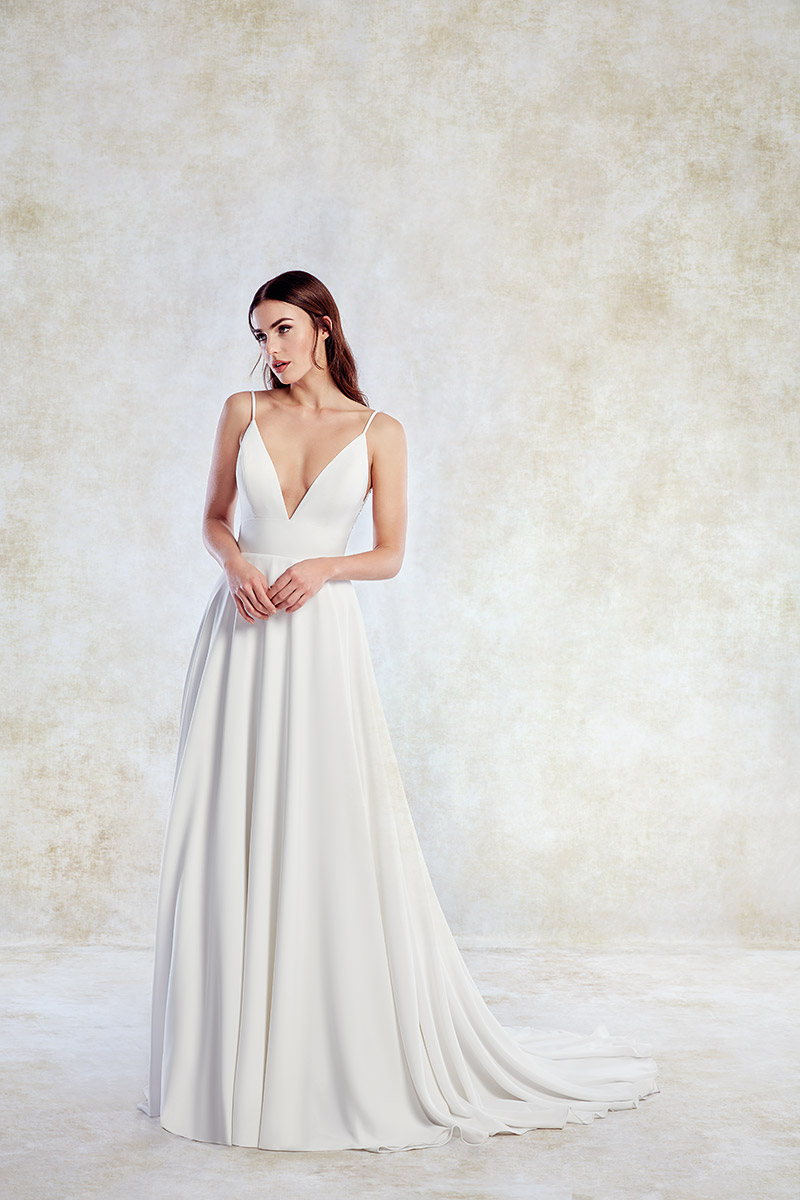 2019 Elegant Beach Wedding Dresses Spaghetti Straps Lace Applique Backless Bridal Gowns robe de mariée Custom Made Boho Wedding Dress Cheap