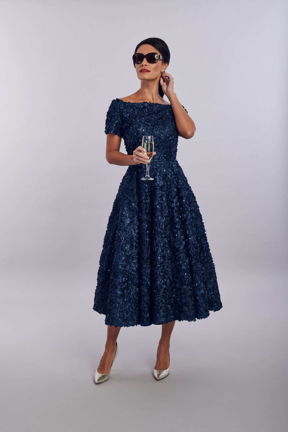 Elegent House Of Mooshki Mother of The Bride Dress Short Sleeve Applique Crystal Ruched Wedding Guest Dresss Tea Length Evening Gown