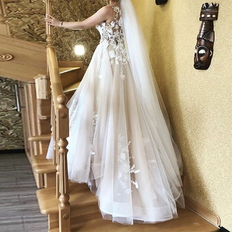 Lace Wedding Stunning Dresses Sheer Bateau Neck Covered Buttons Back Bridal Gowns A Line Sweep Train Tulle Robe De Marie