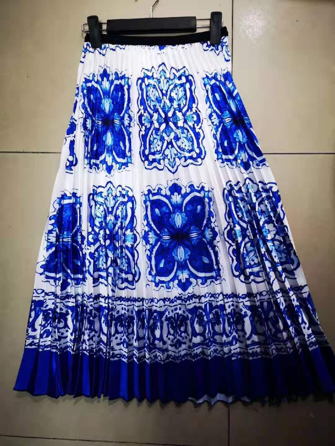 278 Long Skirt Women Skirts Girl Skirt Satin Printed Pleated 2019 Spring New Cartoon Pattern C19040401