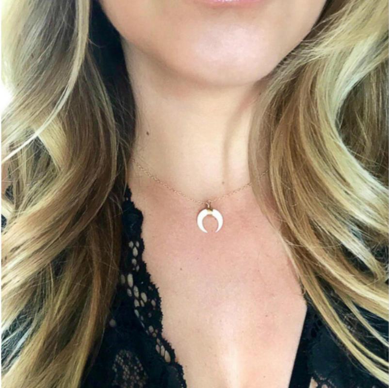 Pendant Necklaces Ivory Crescent Copper Wire Necklace Trendy Personalized Black White Color Simple Design Women Gift 
Pendant Necklaces Ivory Crescent Copper Wire Necklace Trendy Personalized Black White Color Simple Design Women Gift