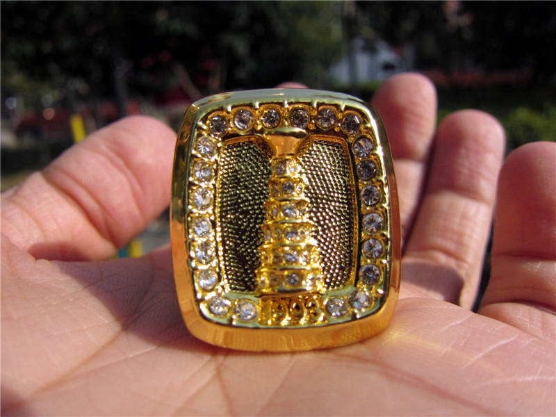 1993 Montreal Canadiens Stanley Cup Honkey Championship Ring Men Fan Souvenir Gift Wholesale 2019 DropShipping, Golden;silver
1993 Montreal Canadiens Stanley Cup Honkey Championship Ring Men Fan Souvenir Gift Wholesale 2019 DropShipping, Golden;silver