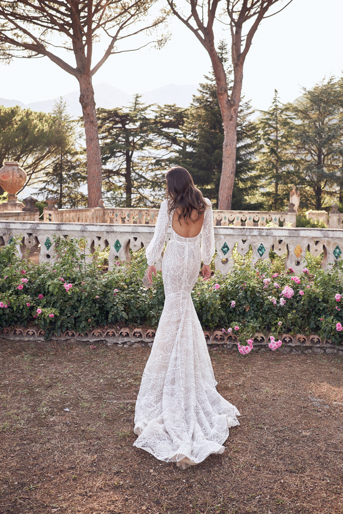 2020 Elegant Mermaid Wedding Dresses V Neck Lace Appliques Long Sleeve Vestidos De Novia Sweep Train Custom Made Country Wedding Dress