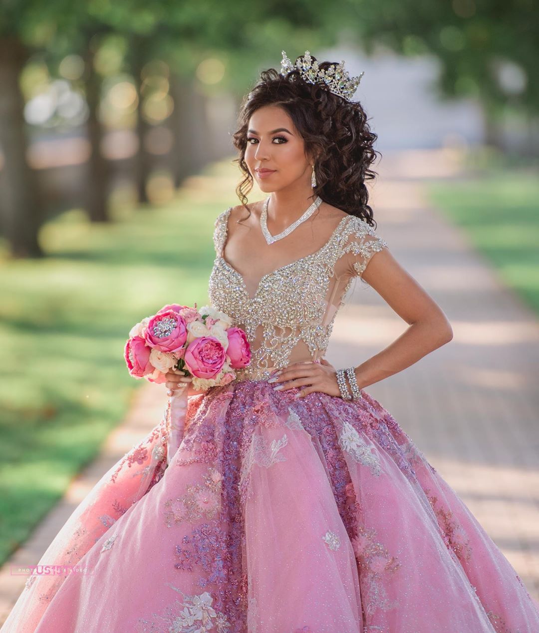 Lace Beaded Crystals Sexy Quinceanera Prom Dresses Short Sleeves Tulle Ball Gown Evening Party Sweet 16 Dress ZJ101