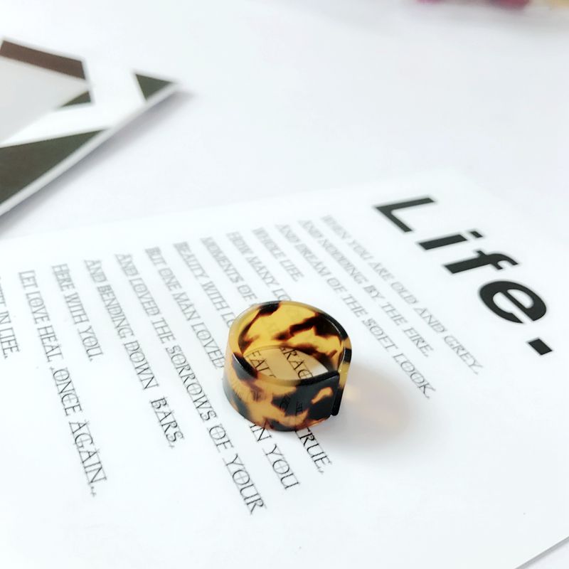 Free Shipping New Simple Tortoise Resin Brown Fashion Cute Pretty Sweet Elegant Popular Ring For Women
Free Shipping New Simple Tortoise Resin Brown Fashion Cute Pretty Sweet Elegant Popular Ring For Women