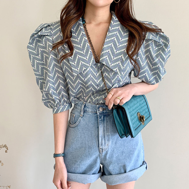 blouse women 2020 summer streetwear korean fashion clothes vintage geometric loose casual puff sleeve chiffon ladies tops shirts, Top
blouse women 2020 summer streetwear korean fashion clothes vintage geometric loose casual puff sleeve chiffon ladies tops shirts, Top
