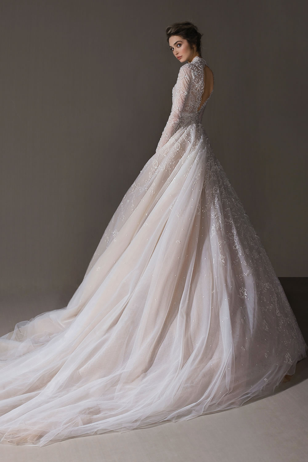 2020 Bohemian Bridal Dresses V Neck Appliqued Beaded Long Sleeves Wedding Dress Open Back Ruffle Sweep Train Custom Made Robes De Mariée