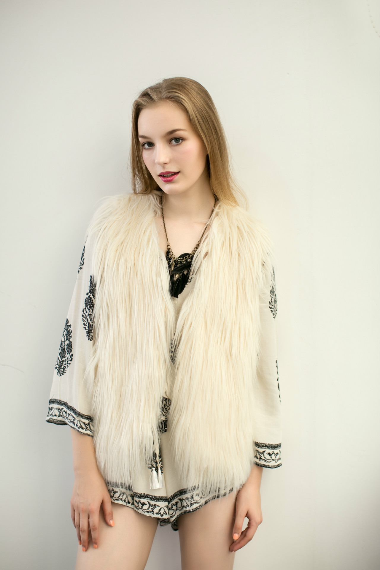 Hot Sale Women Coat Fuax Fur Vest Winter Warm Fluffy Fur Vest New Fashion Short Vest Women Jackets Outwear, Khaki
Hot Sale Women Coat Fuax Fur Vest Winter Warm Fluffy Fur Vest New Fashion Short Vest Women Jackets Outwear, Khaki