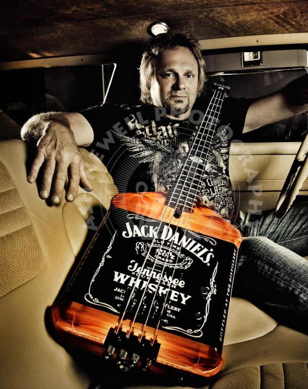 Super Rare 4 Strings Michael Anthony Van Helen Chickenfoot Jackdaniel Whiskey Black Electric Bass Guitar Black Hardware, Tremolo Tailpiece
Super Rare 4 Strings Michael Anthony Van Helen Chickenfoot Jackdaniel Whiskey Black Electric Bass Guitar Black Hardware, Tremolo Tailpiece