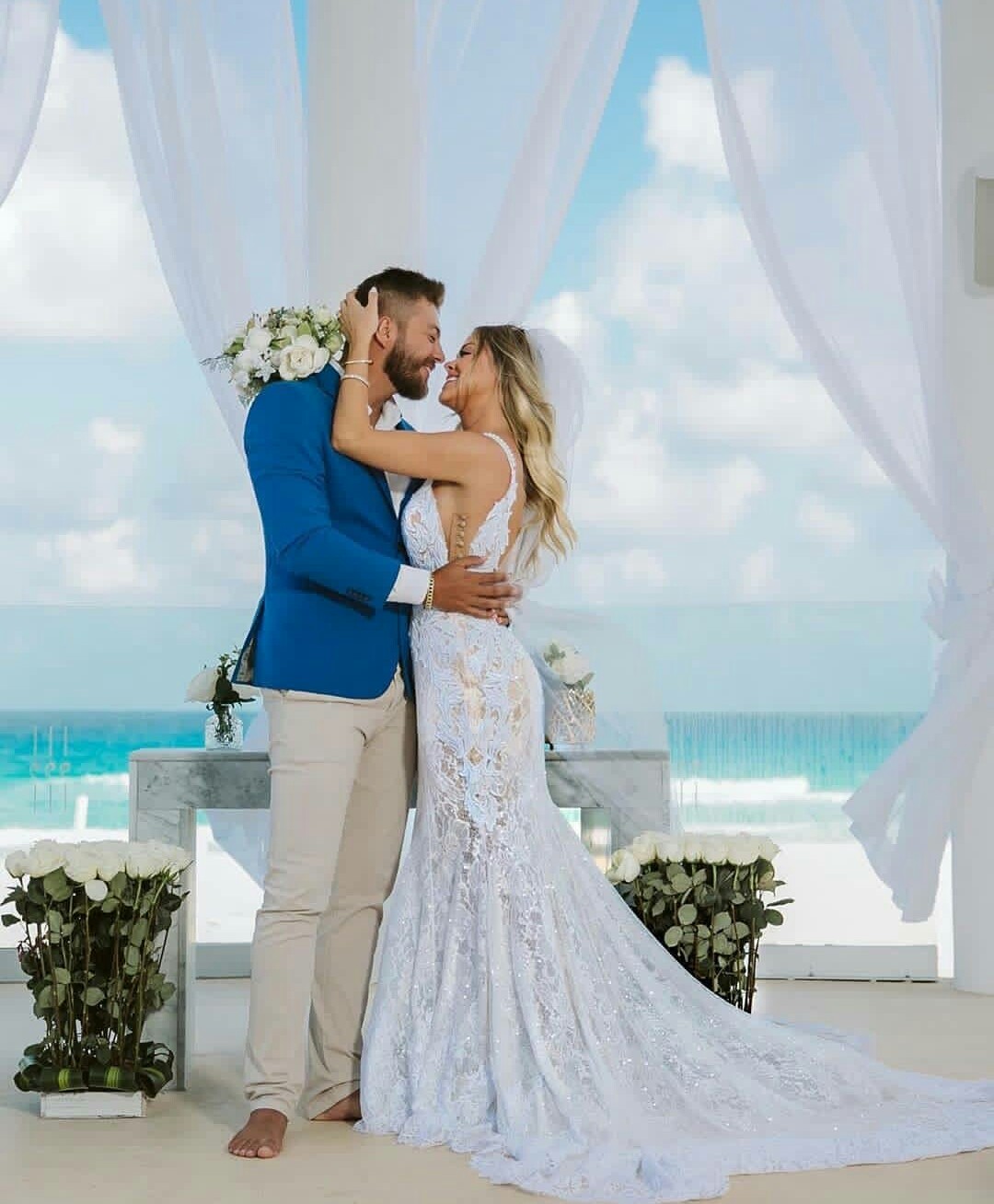 New African Plus Size Wedding Dresses 2020 Lace Appliqued V Neck Backless Mermaid Wedding Dress Custom Made Sexy Robes De Mariée