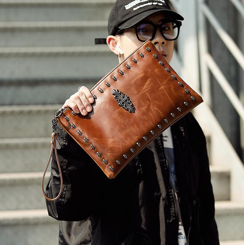 Factory wholesale men handbag street trend rivet punk hand bag ghost head pattern menes wrist handbags retro leather mens messenger bags, Coffee(printing box)
Factory wholesale men handbag street trend rivet punk hand bag ghost head pattern menes wrist handbags retro leather mens messenger bags, Coffee(printing box)