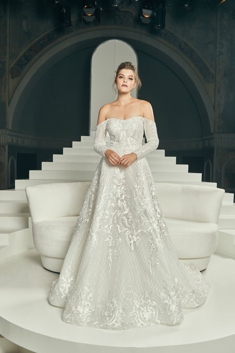 2019 Country Wedding Dresses Off The Shoulder 3D Floral Appliques Sweep Train Long Sleeve Bridal Gowns Custom Made Plus Size Wedding Dress
