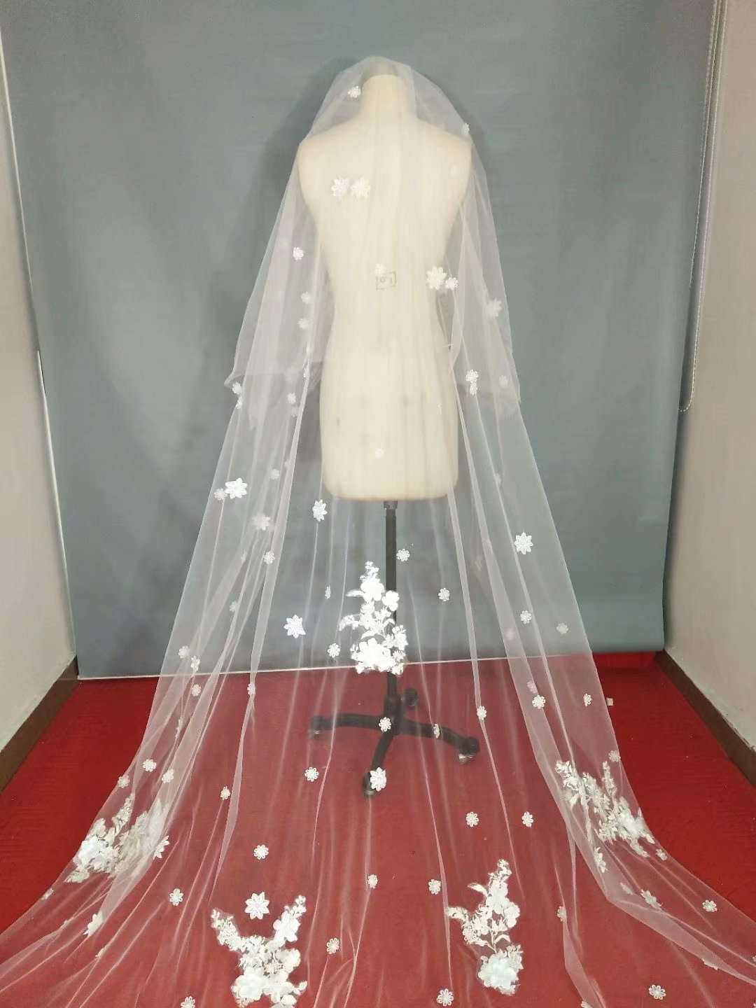 Free Shipping Long Wedding Veils Two Layers With Appliqued Blusher Custom Made Chapel Length Ivory White Bridal Veil With Comb Hot Selling