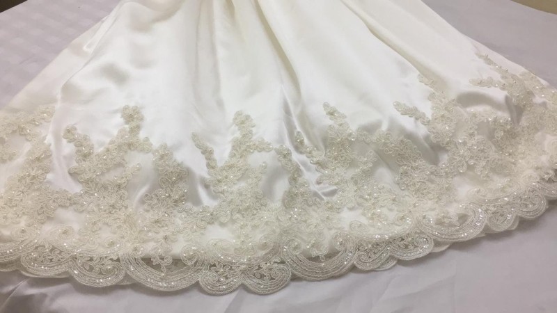 2019 New First Communication Dress Short Sleeve Christening Gowns For Baby Girls Lace Appliqued Beads Pearls Baptism Dresses With Bonnet