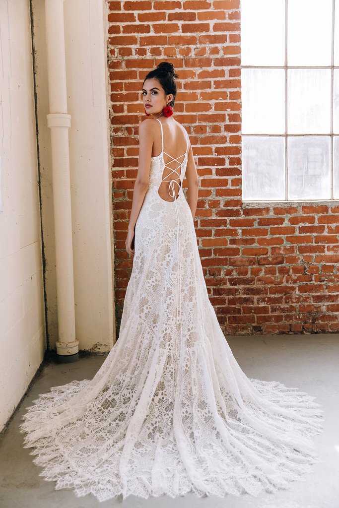 2019 Backless Mermaid Wedding Dresses Spaghetti Lace Appliqued Sweep Train Beach Wedding Dress Custom Made Boho Bohemian Bridal Gowns