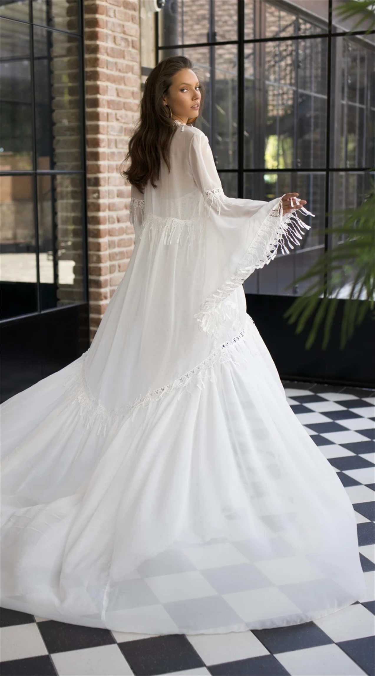 Rish Bridal Bohemian Wedding Dresses Sexy V Neck Lace Appliqued Tasslel Beach Bridal Gowns Robe de Mariee Long Sleeve Country Wedding Dress
