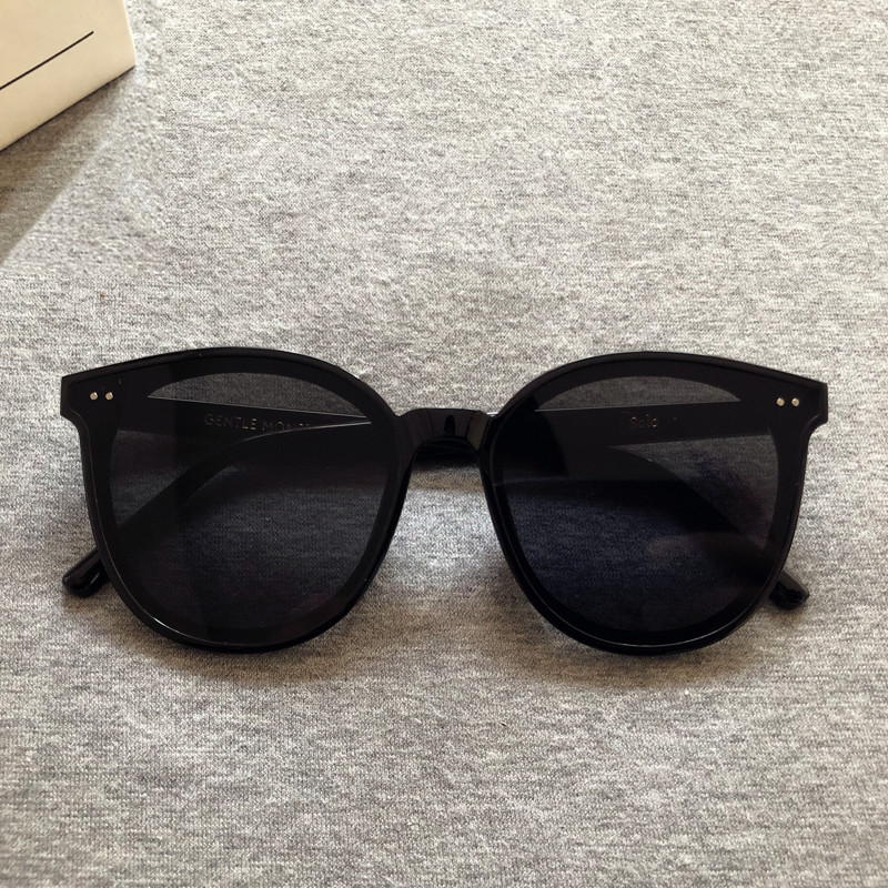 2020 Korean New gm Sunglasses Fashion Women Star Trendy Sun glasses Men Popular Gentle Sunglasses Monster Designer Anti UV Solo
2020 Korean New gm Sunglasses Fashion Women Star Trendy Sun glasses Men Popular Gentle Sunglasses Monster Designer Anti UV Solo