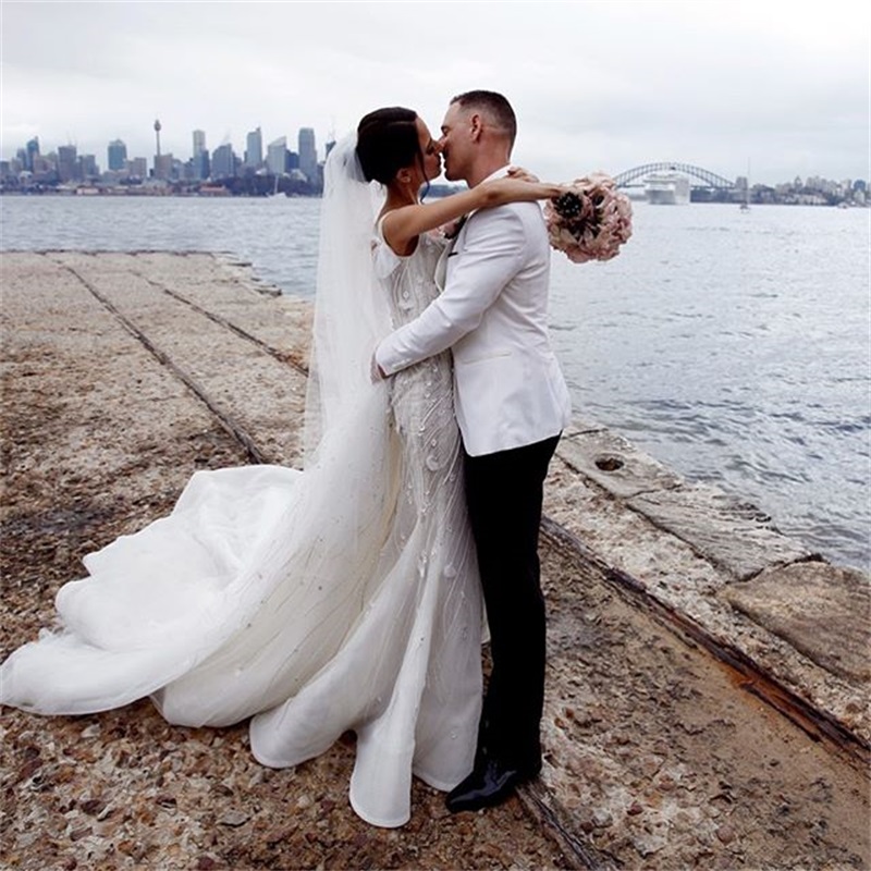 Newest Hand Made Flower Wedding Dresses A Line With Detachable Train Beaded Appliqued Lace Wedding Dress High-split Beach Robes De Mariée