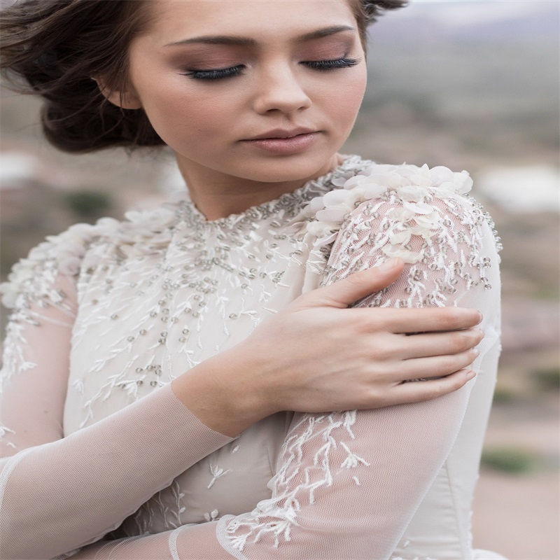 Elegant Long Sleeves Wedding Dresses Appliqued Lace Bead A Line Beach Bridal Gown Custom Made Ruched Tulle Sweep Train Robes De Mariée