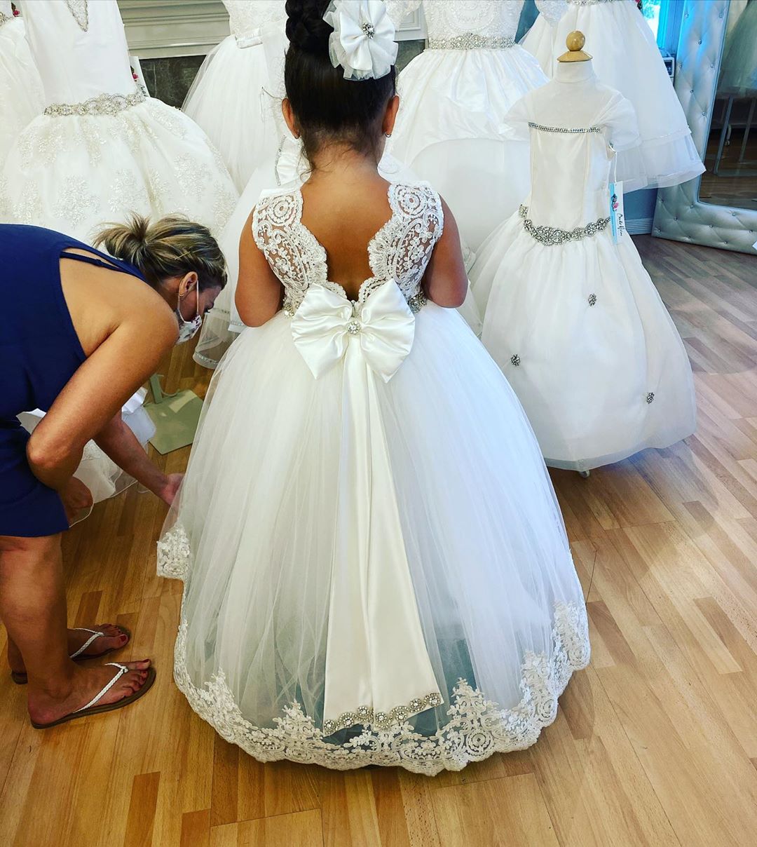 Crystals Lace Flower Girl Dresses Backless Ball Gown Tulle Little Girl Wedding Dresses Vintage Communion Pageant Dresses Gowns F118