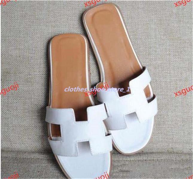 Classic high Free delivery French new L fashion summer high quality slippers women's leather thick and comfortable shoes heel sandals 36-40
Classic high Free delivery French new L fashion summer high quality slippers women's leather thick and comfortable shoes heel sandals 36-40