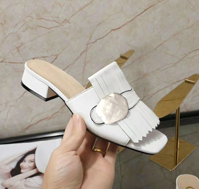 Summer new Beach slippers fashion Designer women Lazy Low heeled flops leather Letters lady Cartoon slippers luxury Metal Ladies slippers, White+leather
Summer new Beach slippers fashion Designer women Lazy Low heeled flops leather Letters lady Cartoon slippers luxury Metal Ladies slippers, White+leather