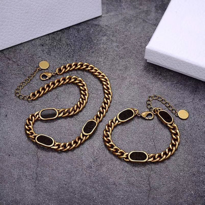 HOT SELL Fashion letter 14k gold cuban link chain necklace bracelet for mens and women Party lovers gift hip hop jewelry With BOX
HOT SELL Fashion letter 14k gold cuban link chain necklace bracelet for mens and women Party lovers gift hip hop jewelry With BOX