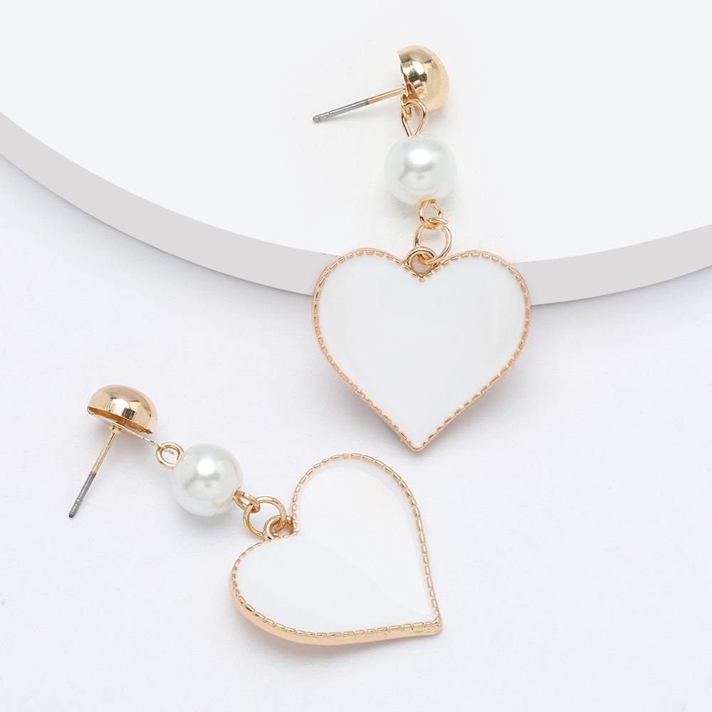 Season new string pearl alloy drop oil Love earrings female cute girl heart earrings
Season new string pearl alloy drop oil Love earrings female cute girl heart earrings