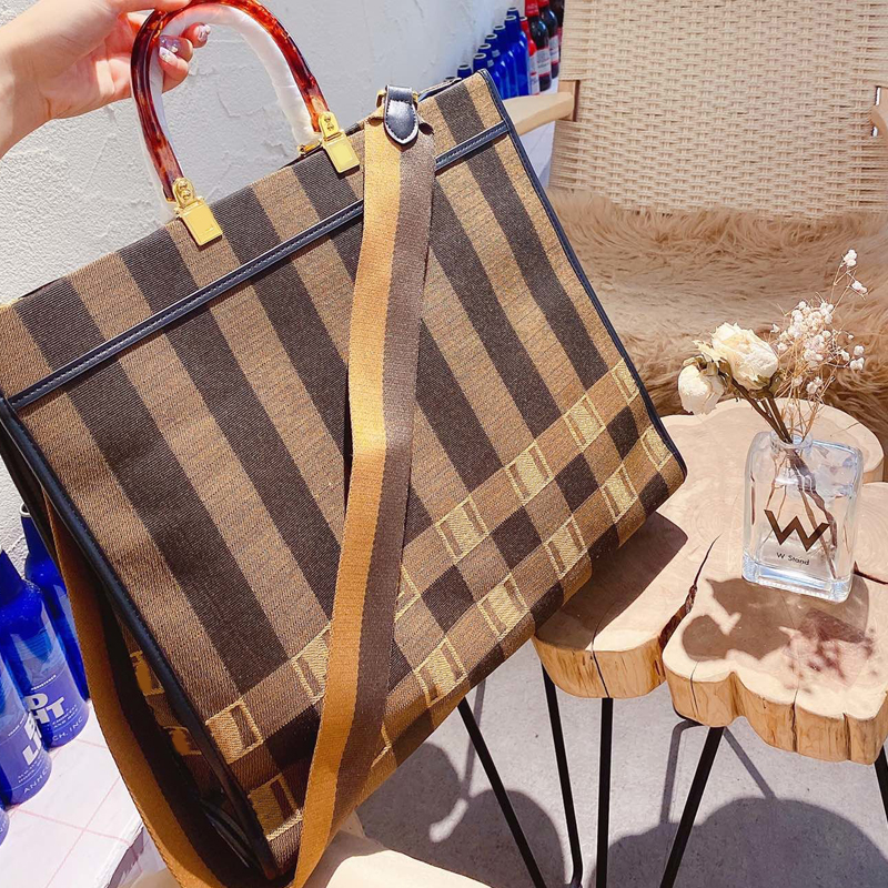 Women Shopping Bag Ladies Tote Bags Crossbody Bag Fashion Patchwork Color Canvas High-Capacity Adjustable Shoulder Strap F Letter Brown
Women Shopping Bag Ladies Tote Bags Crossbody Bag Fashion Patchwork Color Canvas High-Capacity Adjustable Shoulder Strap F Letter Brown
