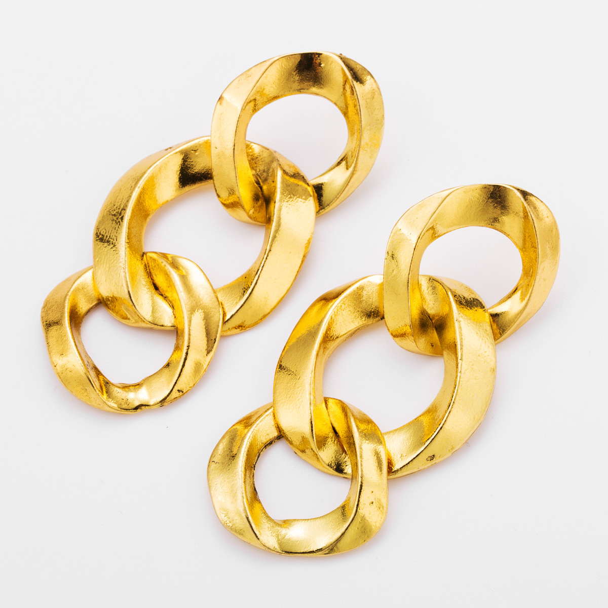 Creative minimalist style personalized alloy chain earrings female exaggerated temperament earrings new style
Creative minimalist style personalized alloy chain earrings female exaggerated temperament earrings new style