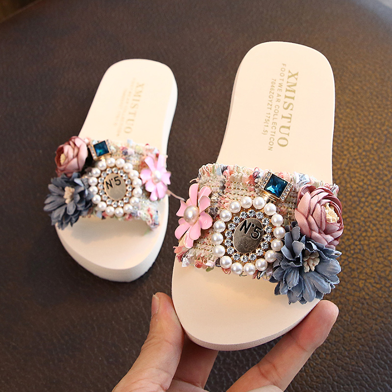 Children's slippers summer new girls fashion wear soft bottom parent-child beach shoes non-slip tide princess cute sandals, W2
Children's slippers summer new girls fashion wear soft bottom parent-child beach shoes non-slip tide princess cute sandals, W2