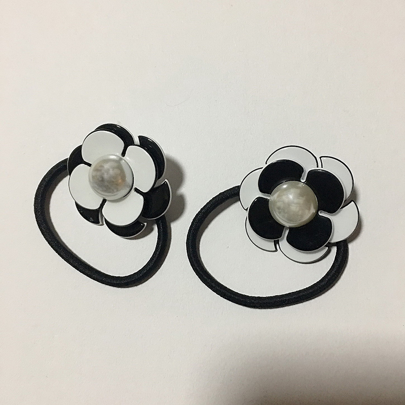 fashion black and white acrylic flower head rope C style rubber band semicircular pearl tendons hair rope uxury design items vip gift, Pink
fashion black and white acrylic flower head rope C style rubber band semicircular pearl tendons hair rope uxury design items vip gift, Pink