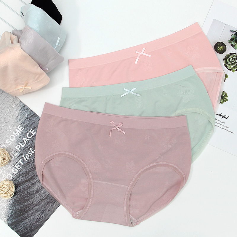 Summer Ladies Briefs Cotton Seamless Breathable Mid-waist Cotton Crotch Seamless Package Hip Solid Color Panties, Black
Summer Ladies Briefs Cotton Seamless Breathable Mid-waist Cotton Crotch Seamless Package Hip Solid Color Panties, Black