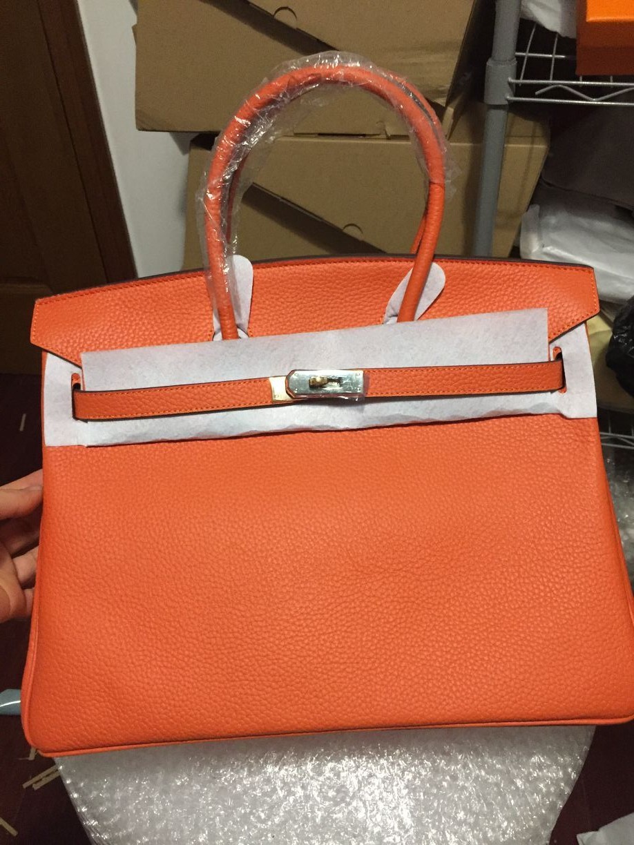 Wholesale Classic Tote bags Gold Buckle Fashion handbags Genuine Leather Shoulder Bags Tote Handbag tote bags Free Shipping, Better lock buy alone;no delivery
Wholesale Classic Tote bags Gold Buckle Fashion handbags Genuine Leather Shoulder Bags Tote Handbag tote bags Free Shipping, Better lock buy alone;no delivery