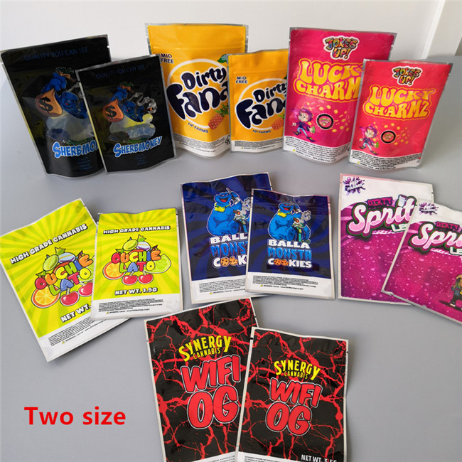 New 3.5g Lucky charmz Packing bags OUCHIE LATO mylar bag Sherbmoney Dirty Smell Proof 85x125cm 420 Dry Herb Flowers Packaging
New 3.5g Lucky charmz Packing bags OUCHIE LATO mylar bag Sherbmoney Dirty Smell Proof 85x125cm 420 Dry Herb Flowers Packaging