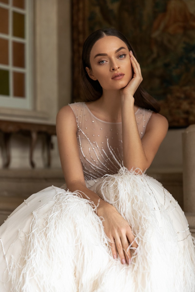 Stunning A Line Feather Beading Wedding Dresses Bateau Neck Sequined Bridal Gowns Sweep Train Tulle robe de mariée