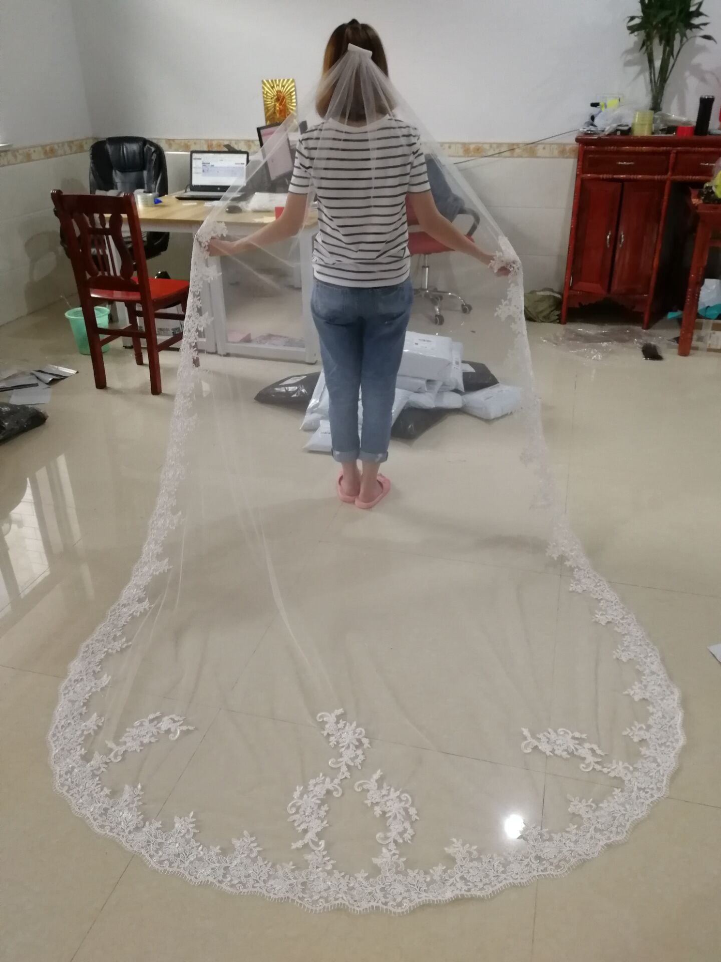 Find Similar Endorsed Luxurious Bridal veils Long Wedding Veils Bridal Tulle Veils Wedding Accessories New 5m Popular Lace Wedding Veil