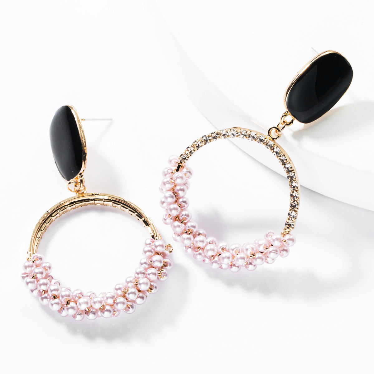 Exaggerated S925 silver needle ring diamond rhinestone resin beads earrings personalized earrings
Exaggerated S925 silver needle ring diamond rhinestone resin beads earrings personalized earrings