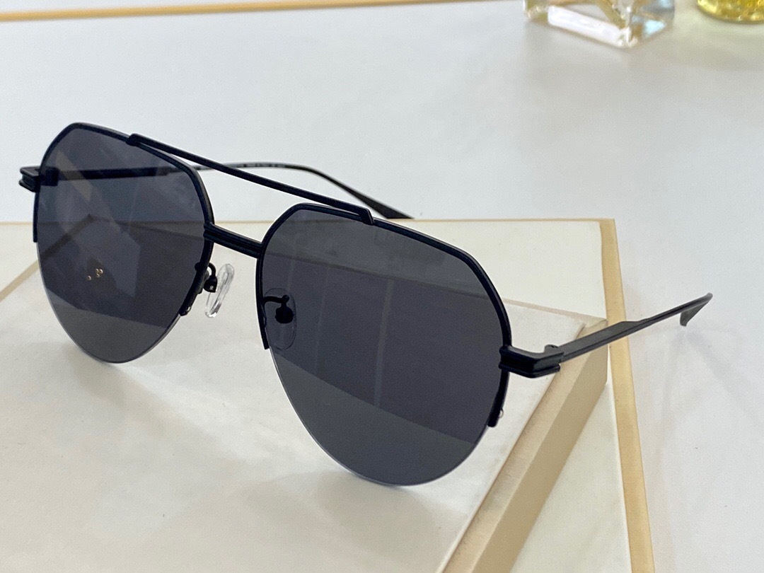 1046 sunglasses For unisex Fashion Wrap sunglasses suqare Frame Coating UV Protection Lens Summer Style with case
1046 sunglasses For unisex Fashion Wrap sunglasses suqare Frame Coating UV Protection Lens Summer Style with case