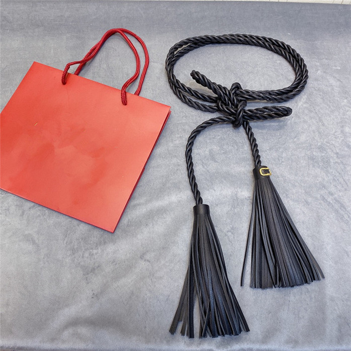 European and American fashion brand high-end ladies belt sheepskin material rope woven 230 cm long freely adjustable high-quality brand belt, High-end belt with box
European and American fashion brand high-end ladies belt sheepskin material rope woven 230 cm long freely adjustable high-quality brand belt, High-end belt with box