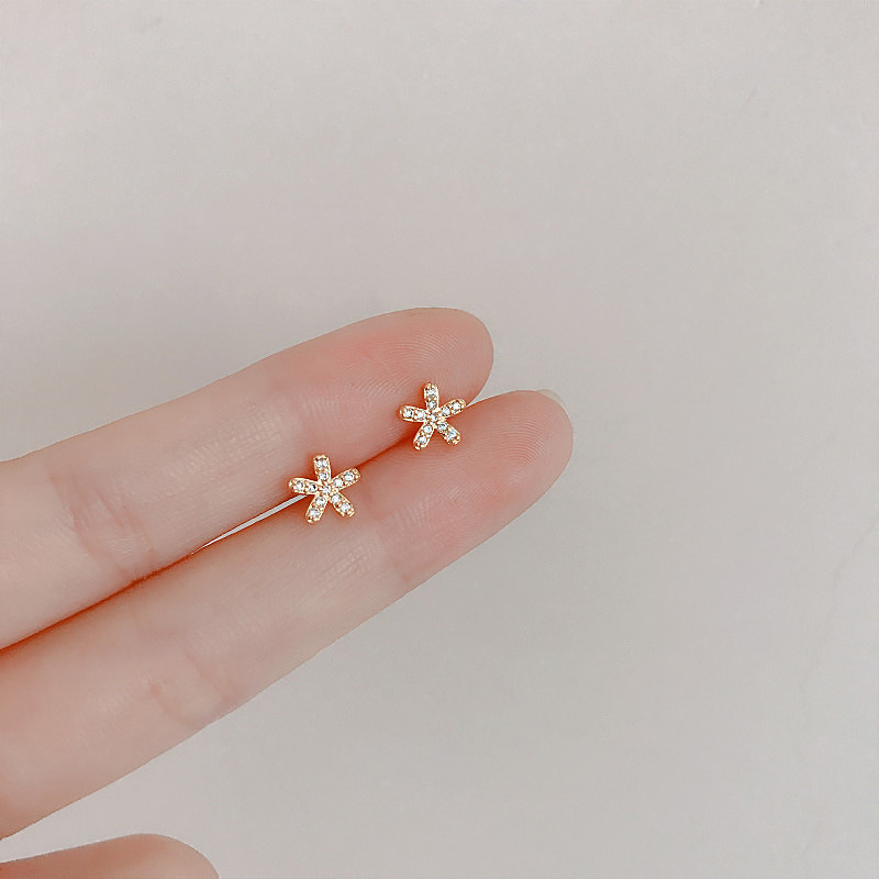 925 sterling silver earrings fashion simple flower Long strip Hollow circle stud earring wild cute sweet girl silver ear jewelry
925 sterling silver earrings fashion simple flower Long strip Hollow circle stud earring wild cute sweet girl silver ear jewelry