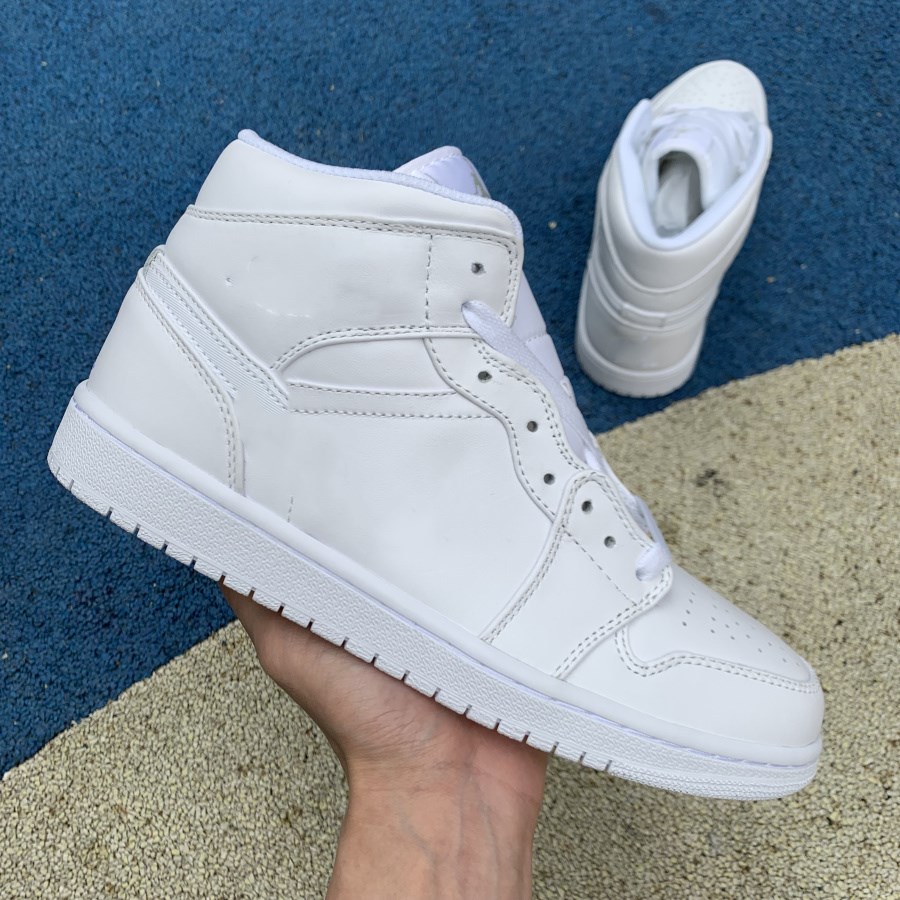 Jumpman 1 Mid Triple White 2.0 2020 554724 130 With WHITE Schoenen size 40-46 womans men designer sneakers chaussures pour hommes
Jumpman 1 Mid Triple White 2.0 2020 554724 130 With WHITE Schoenen size 40-46 womans men designer sneakers chaussures pour hommes