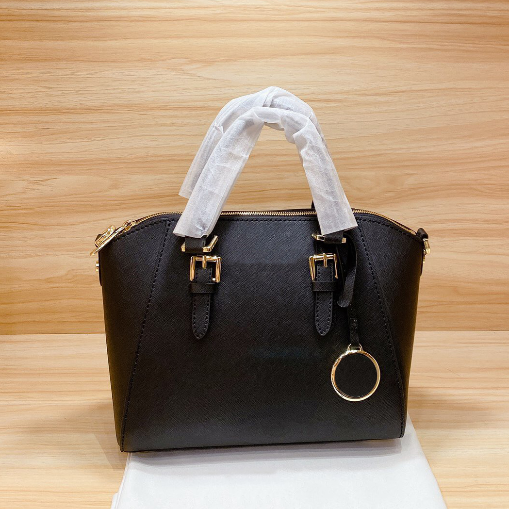 3A top high quality brand new genuine black striped leather ladies handbag shoulder bag messenger bag messenger bag
3A top high quality brand new genuine black striped leather ladies handbag shoulder bag messenger bag messenger bag