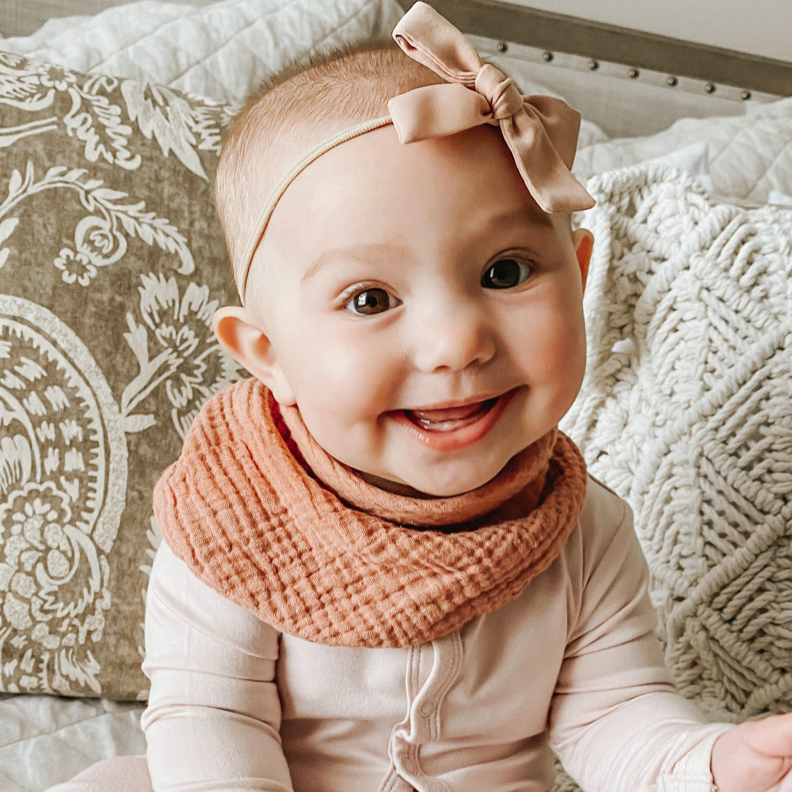 15629 Infant Baby Cotton Gauze Scarf Bib Double Drool Scarf Adjustable Triangle Organic Baby Bandana Scarves Bibs with Snaps