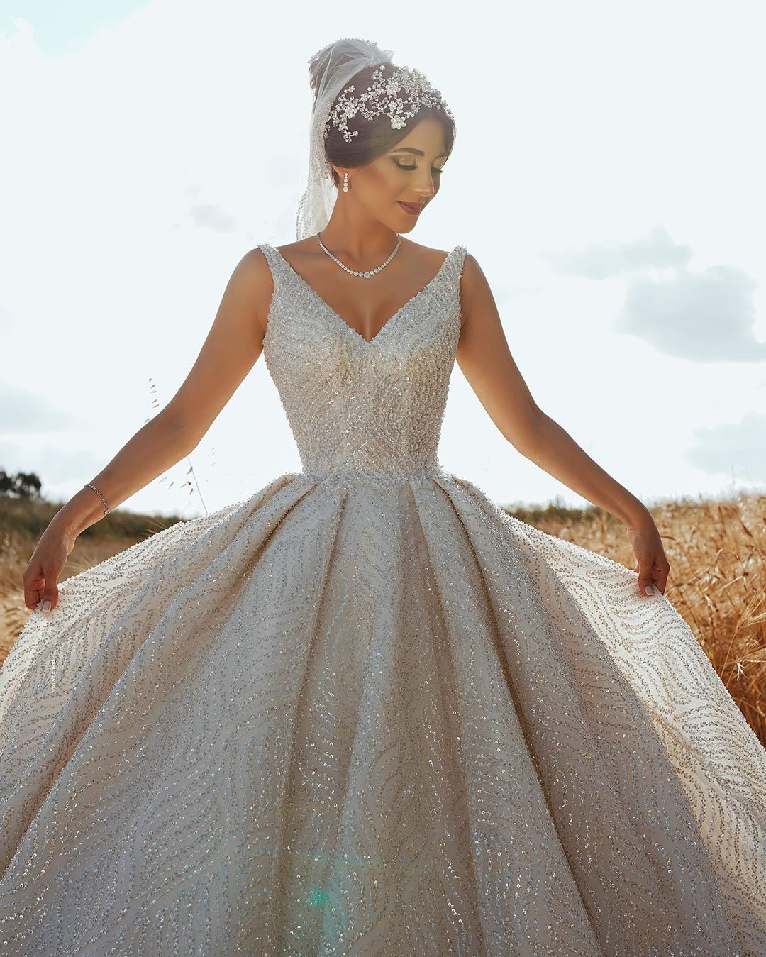 2020 Arabian Sparkle Wedding Dresses V Neck Sequined Luxury Long Bridal Gowns robe de mariée Middle East Vintage Wedding Dress