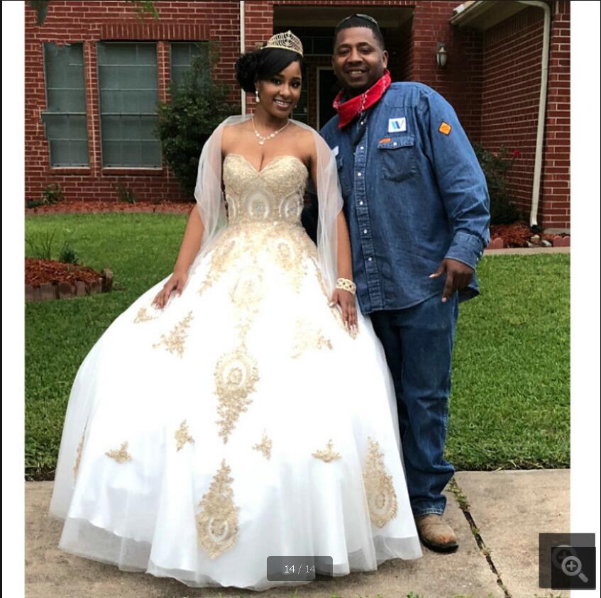 2020 Robe de mariage white gold lace appliques wedding dress beaded ball gown strapless sweetheart neckline corset bride gown hot sale, Black
2020 Robe de mariage white gold lace appliques wedding dress beaded ball gown strapless sweetheart neckline corset bride gown hot sale, Black