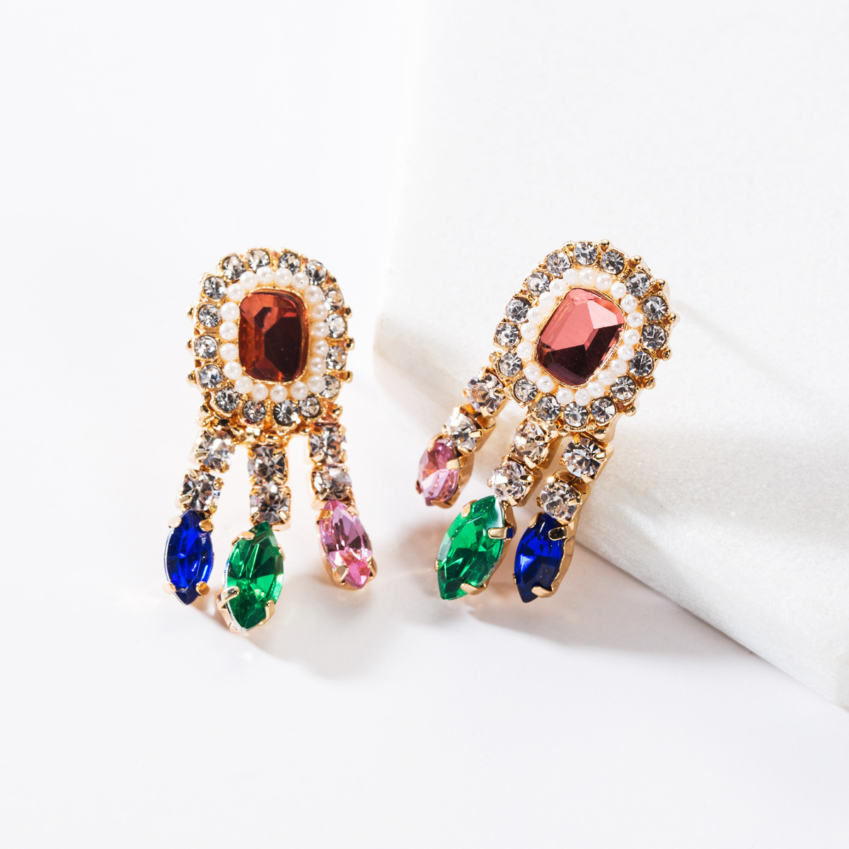 Temperament geometric acrylic diamond pearl earrings female cute girl heart small delicate earrings
Temperament geometric acrylic diamond pearl earrings female cute girl heart small delicate earrings