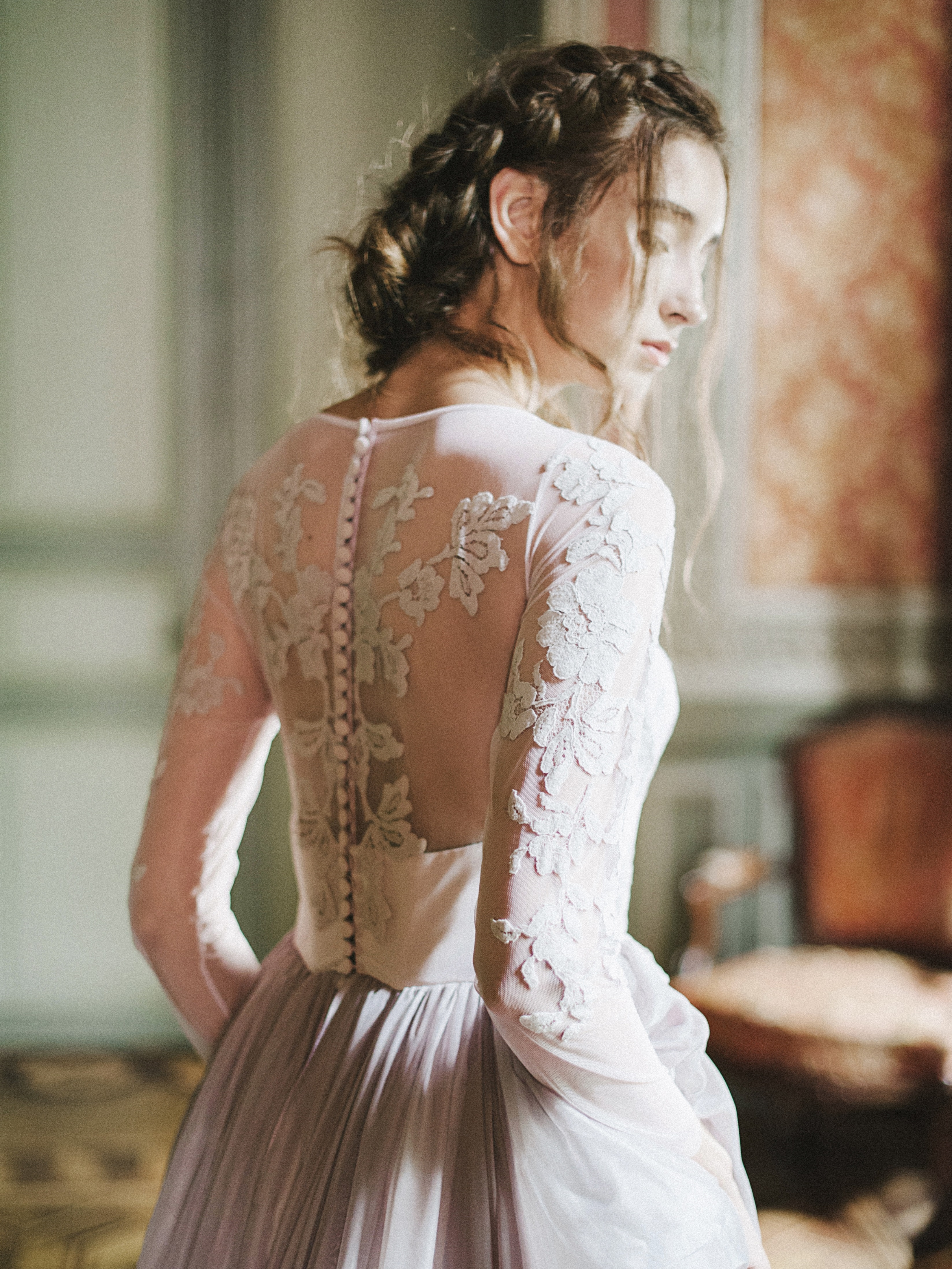 2020 Elegant Wedding Dresses Jewel Neck Long Sleeve Sweep Train Robes De Mariée Lace Applique Wedding Dress Bridal Gowns