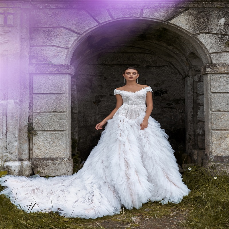 Newest Elegant Chapel Wedding Dresses Tiered Tulle Appliqued Lace A Line Wedding Gown Sleeveless Custom Made Bridal Dress Robes De Mariée